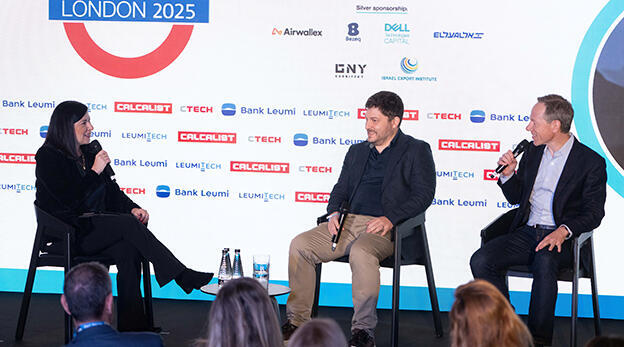 Sophie Shulman (left) talks to Michael Reitblat (center) and Chris North