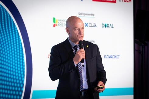  ועידת לונדון 2025 - יורם נוה מנכ"ל כלל ביטוח ופיננסים