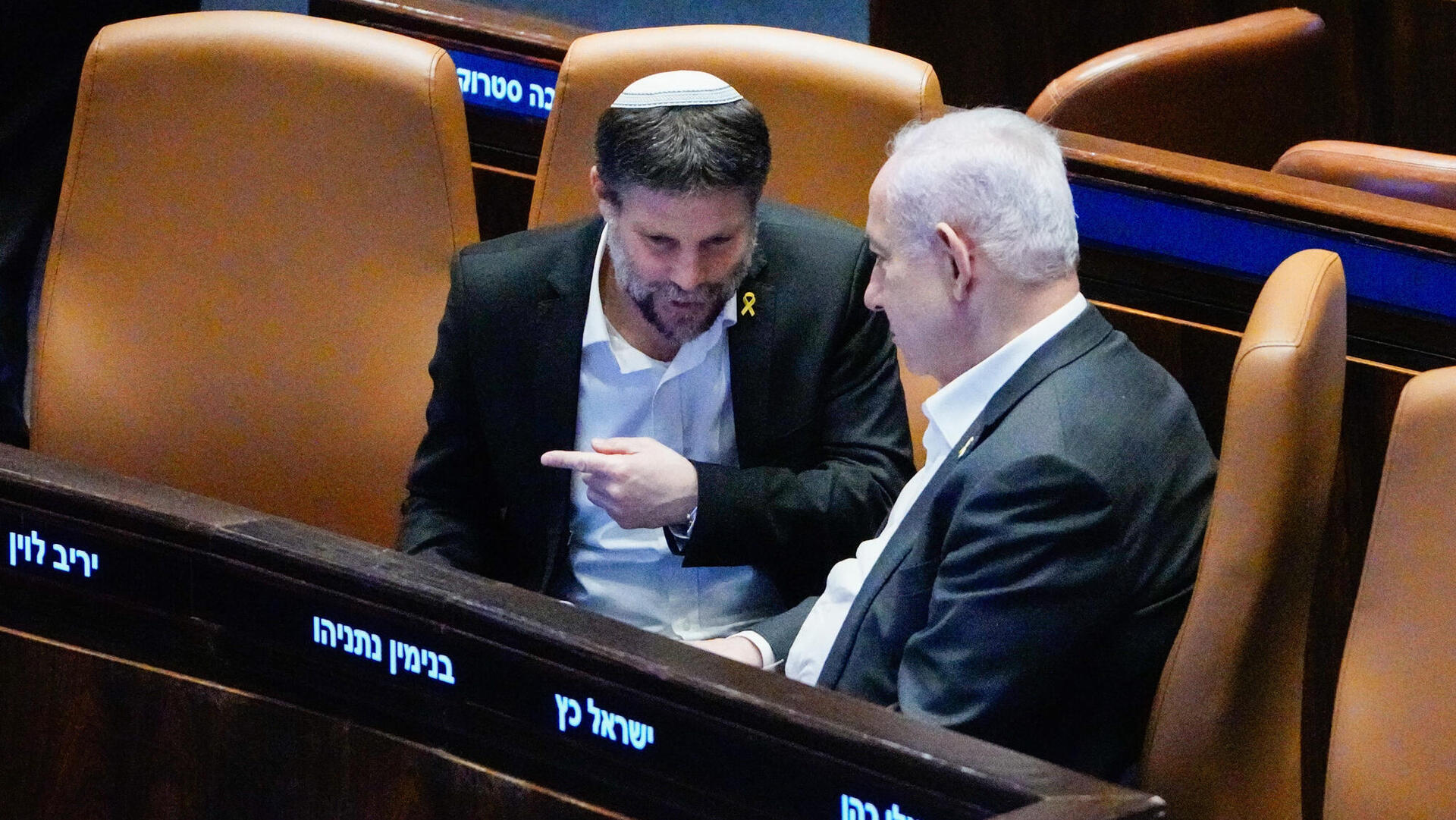 מימין בנימין נתניהו ו בצלאל סמוטריץ