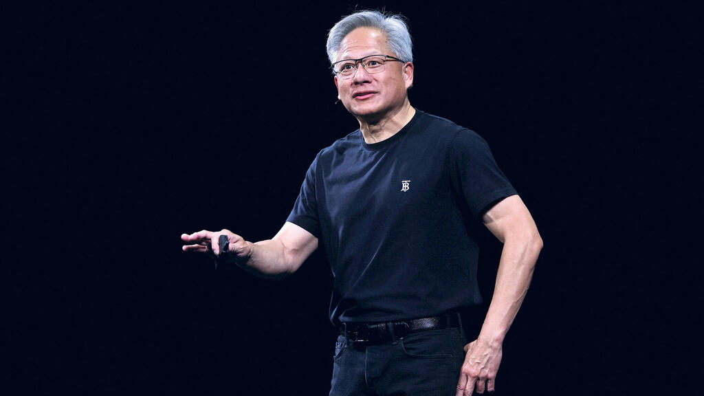 ג'נסן הואנג, מנכ"ל אנבידיה. צריכים להיות אופטימיים (צילום: REUTERS/ Gonzalo Fuentes) מגזין 100 משפיעים ומשפיעות 2025 ג'נסן הואנג מנכ"ל אנבידיה