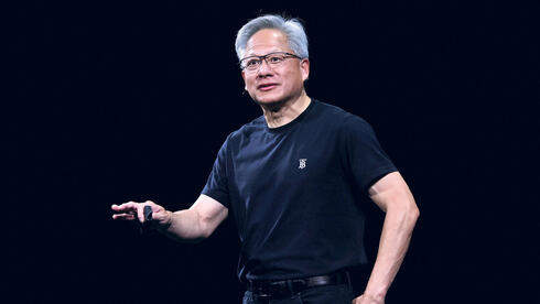 צילום: REUTERS/ Gonzalo Fuentes פתח חזית וחזר בו: מנכ"ל אנבידיה מרכך את הטענה שסין תנצח במירוץ ה-AI