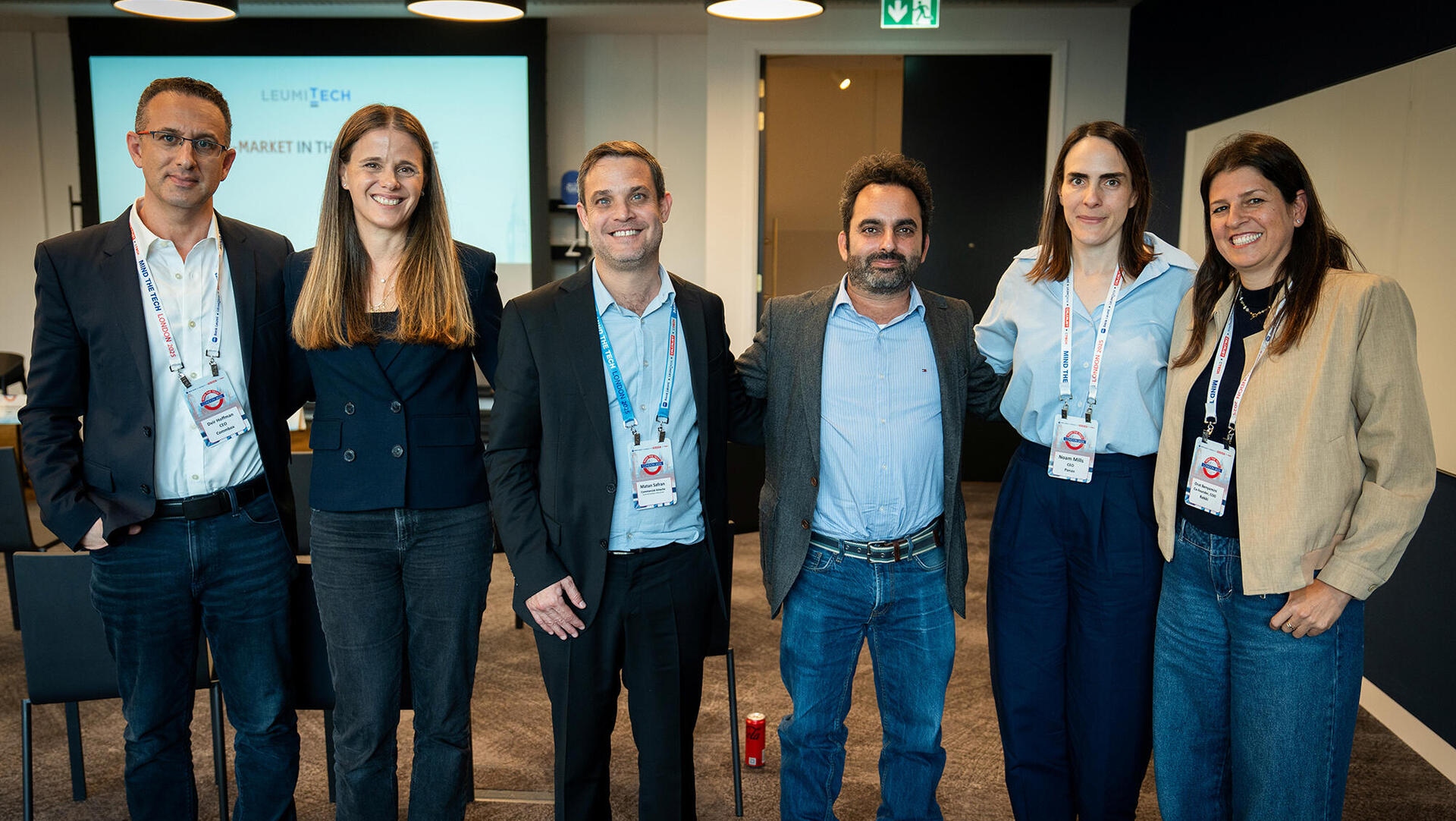 ועידת לונדון 2025 -- שולחן עגול לאומי מיה אייזן צפריר מנכ"לית לאומיטק רועי אזולאי מייסד שותף ומנהל תפעול ראשי Cynomi דביר הופמן מנכ"ל COMMBOX נועם מילס מייסד שותף ומנכ"ל PANAX אורת בנימיני מייסדת שותפה ומנהלת תפעול ראשית REKKI