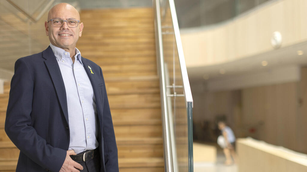 מגזין 100 משפיעים ומשפיעות 2025 רפי אלמליח מנכ"ל מינהל התכנון