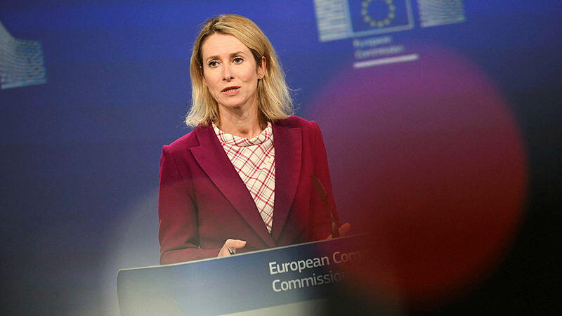 קאיה קאלאס (צילום: Nicolas TUCAT / AFP)) קאיה קאלאס שרת החוץ של האיחוד האירופי סגנית נשיא הנציבות האירופית במסיבת עיתונאים על הסנקציות נגד ישראל 17.9.25