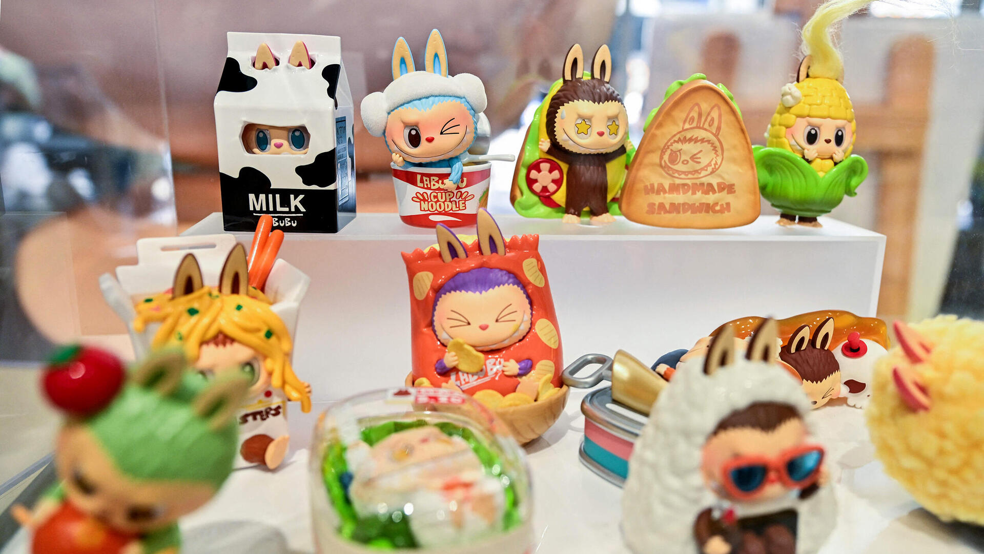 מגזין 100 משפיעים ומשפיעות 2025 לבובו בובות וטרנד אופנתי