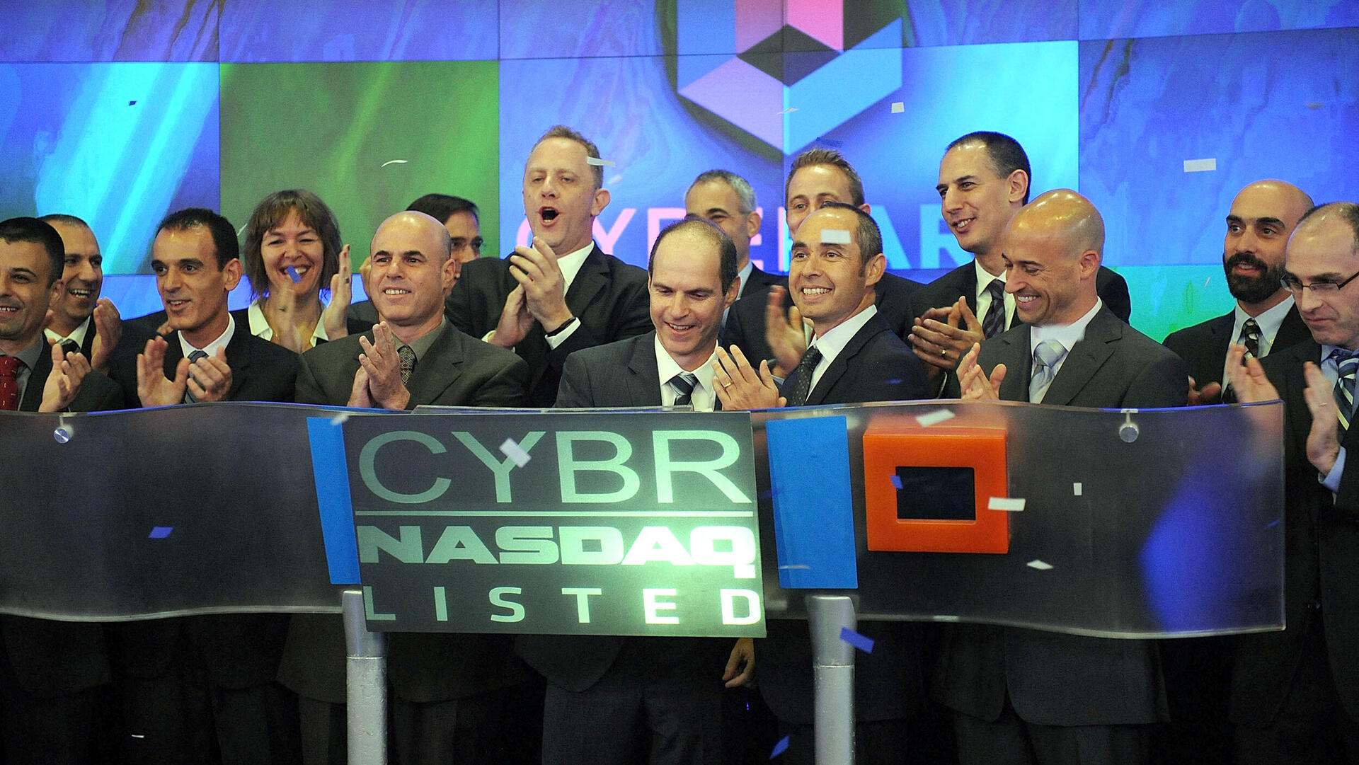 מגזין 100 משפיעים ומשפיעות 2025 מייסד ועובדי סייברארק פותחים את המסחר בנאסד"ק