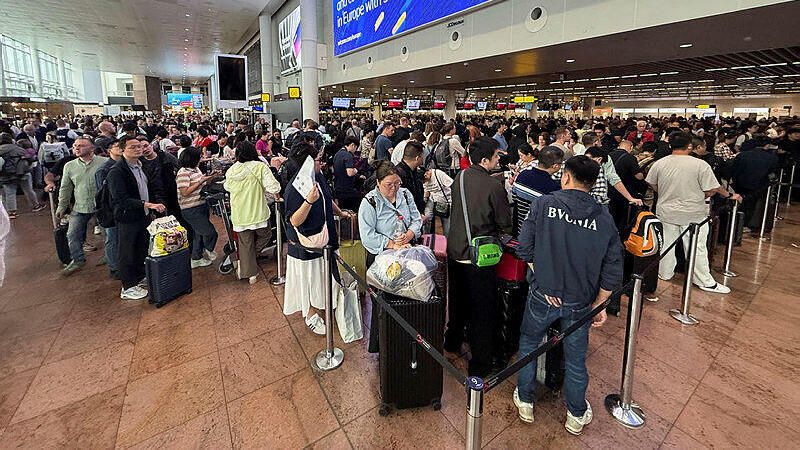 תורים ארוכים ב נמל התעופה נמל תעופה ב בריסל בעקבות מתקפת סייבר 20.9.25