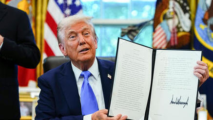 נשיא ארה"ב דונלד טראמפ חתם על צו לגביית אגרה של 100 אלף דולר לויזות הייטק H-1B ויזות ויזה 19.9.25