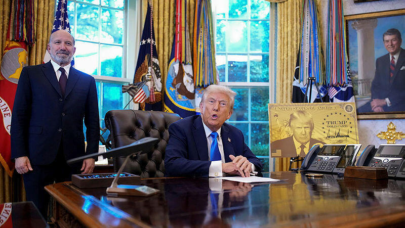 נשיא ארה"ב דונלד טראמפ ו שר המסחר הווארד לוטניק מכריזים על ויזת זהב ויזת הזהב 19.9.25