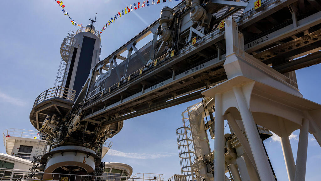 פרויקט 2 טורבינות הרוח טורבינות רוח Revolution Wind אנרגיה נקייה של חברת אורסטד הדנית מול חופי רוד איילנד ב ארה"ב יוני 2024