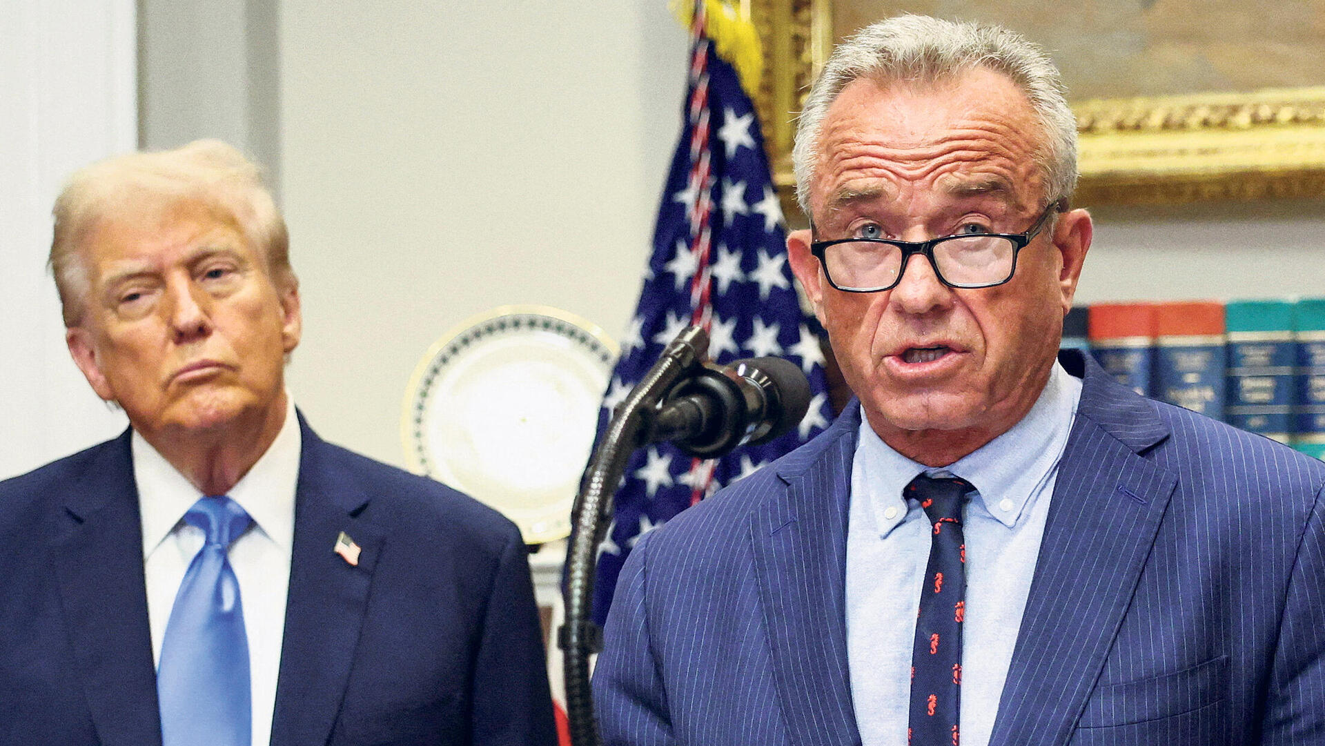 שר הבריאות רוברט פ. קנדי ג'וניור והנשיא דונלד טראמפ