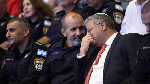 בן גביר לוחץ, דני לוי מעכב: ההתנהלות המוזרה של המפכ"ל בפרשת הפצ"רית