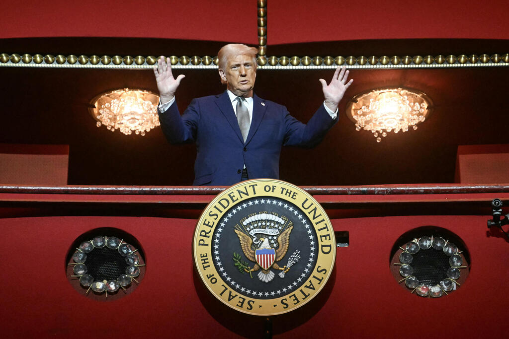 טראמפ במרכז ג'ון פ. קנדי לאמנויות הבמה. מינה את עצמו ליו"ר המרכז כחלק ממהלכיו לעצב מחדש מוסדות תרבותיים בדמותו