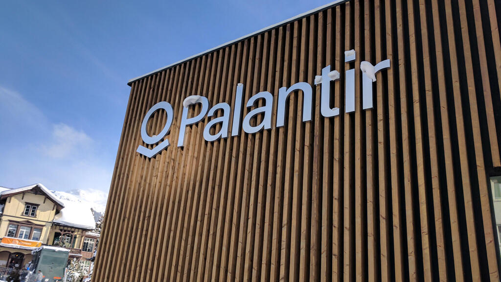 פלנטיר Palantir