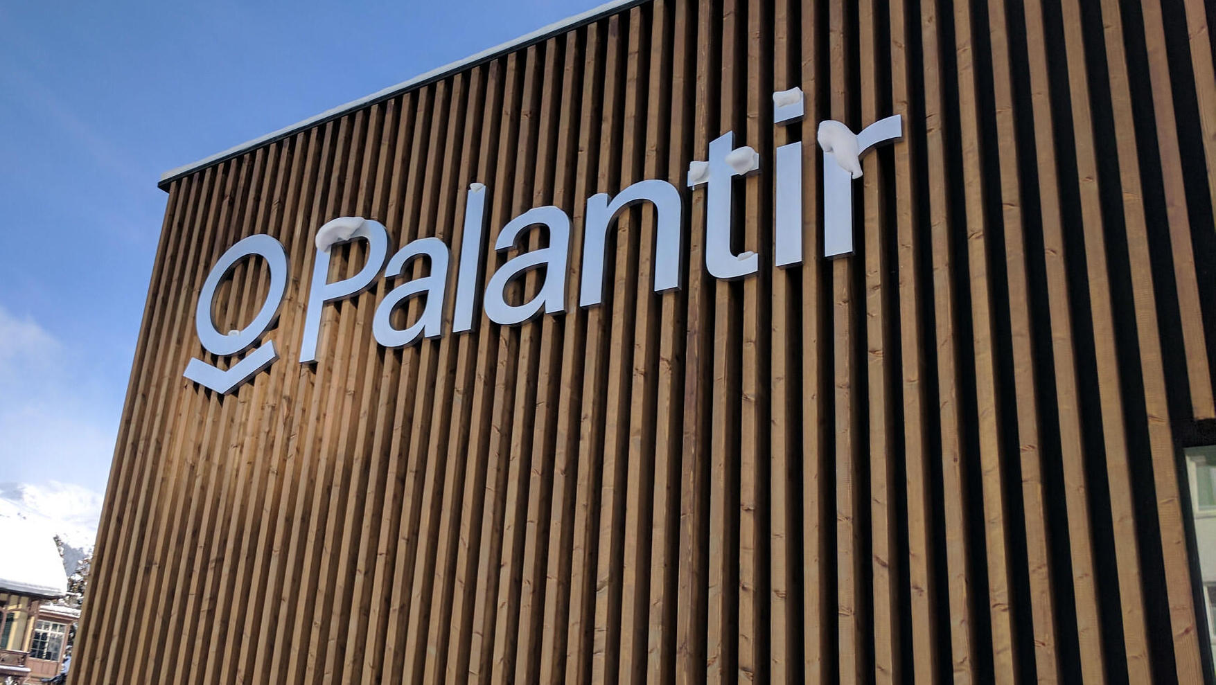 פלנטיר Palantir