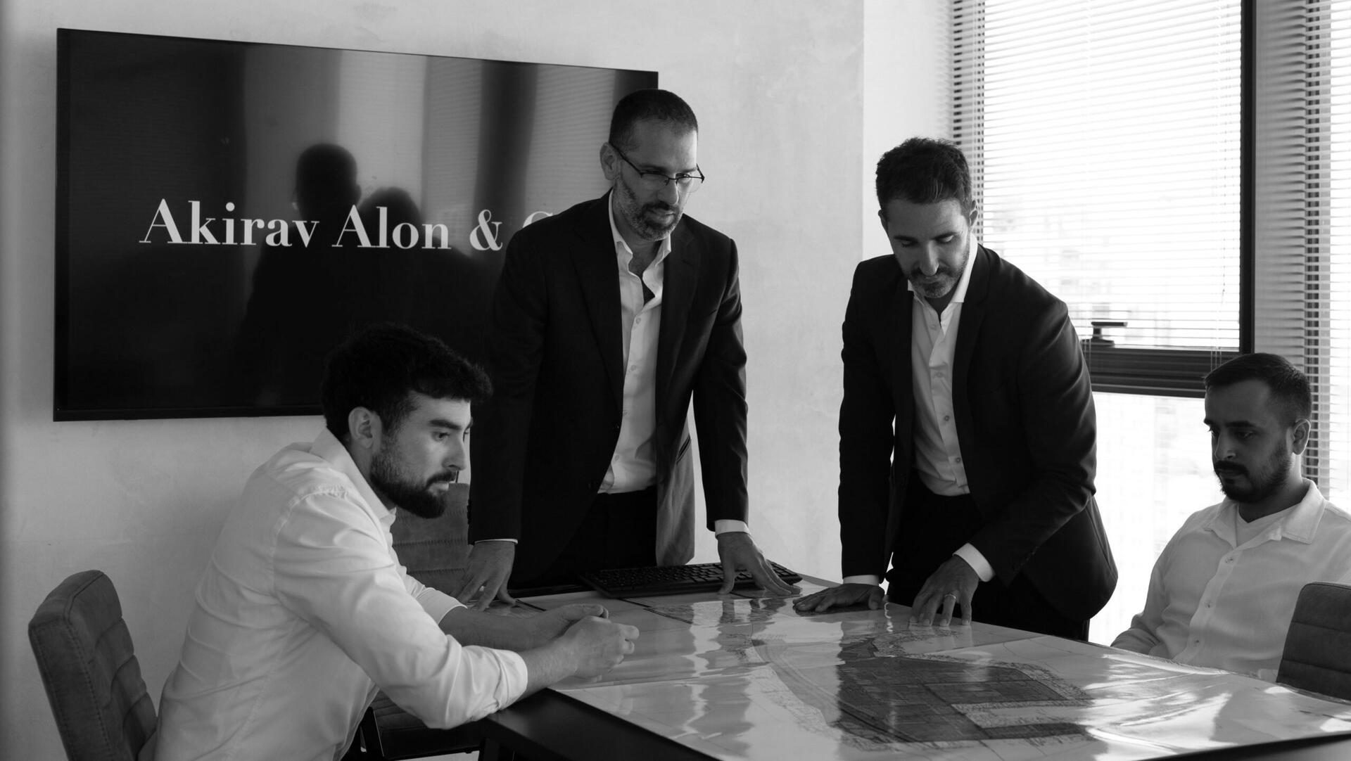 עקירב אלון עורכי דין 