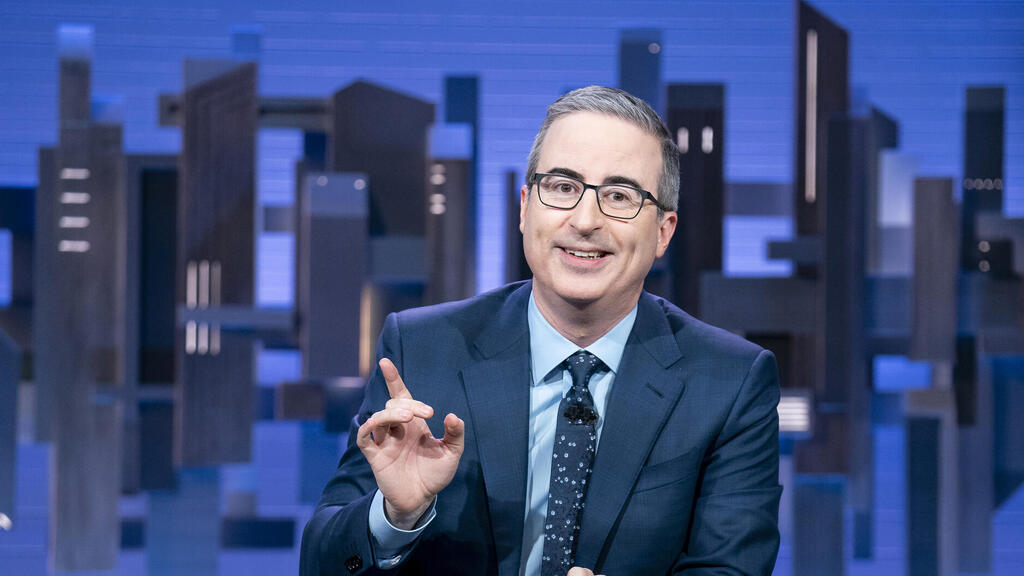 ג'ון אוליבר מגיש 