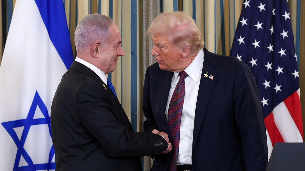 טראמפ ונתניהו בבית הלבן, אמש. תשתית לסיום המלחמה (צילום: REUTERS/Jonathan Ernst) נשיא ארה"ב דונלד טראמפ וראש הממשלה בנימין נתניהו בבית הלבן 29.9.25