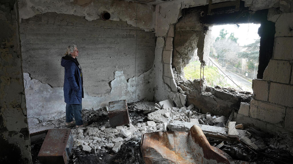 A house in Kibbutz Manara that has not yet been restored after being hit by a missile during the Iron Swords War. (Photo: Efi Sharir) בית שעדיין לא שוקם בקיבוץ מנרה לאחר שנפגע מטיל במלחמת חרבות ברזל