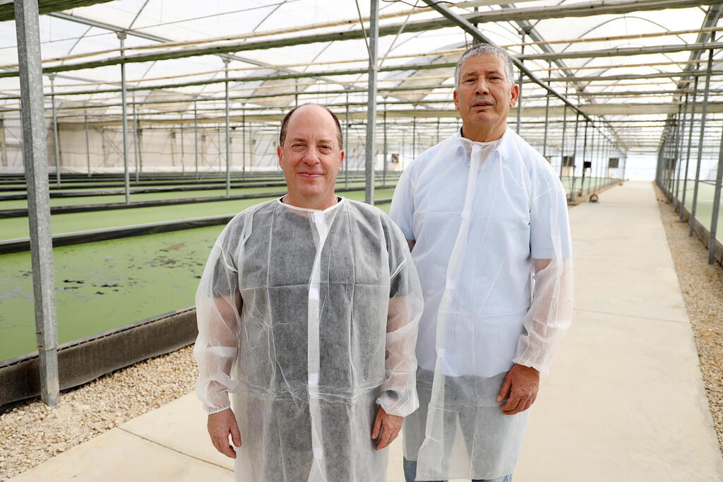 מימין שמעון בן חמו ו עופר לינצ'בסקי רכשו את חברת הינומן שמייצרת מנקאי MANKAI בקיבוץ בארי