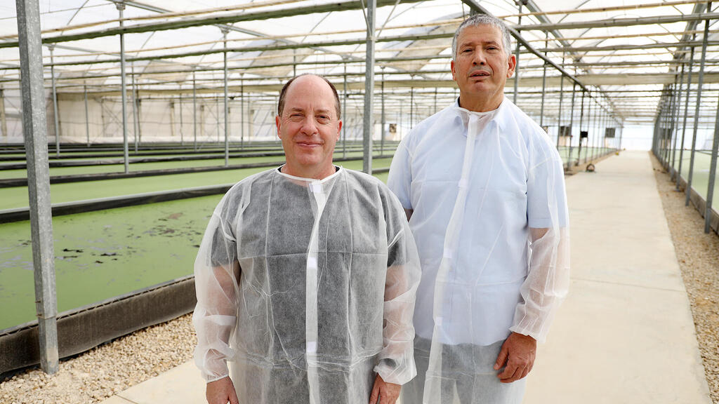 מימין שמעון בן חמו ו עופר לינצ'בסקי רכשו את חברת הינומן שמייצרת מנקאי MANKAI בקיבוץ בארי