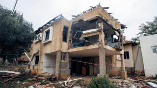 בית שעדיין לא שוקם בישוב מטולה לאחר שנפגע מטיל במלחמת חרבות ברזל 