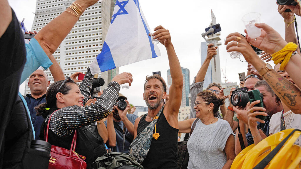 כיכר החטופים בחגיגות הבוקר בעקבות החתימה על ההסכם