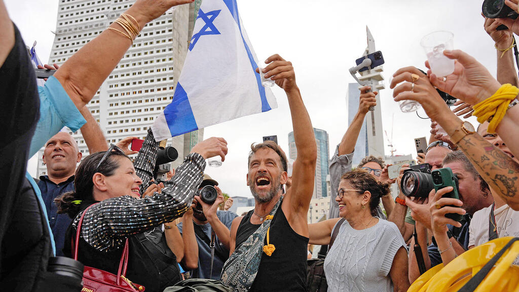 כיכר החטופים בחגיגות הבוקר בעקבות החתימה על ההסכם