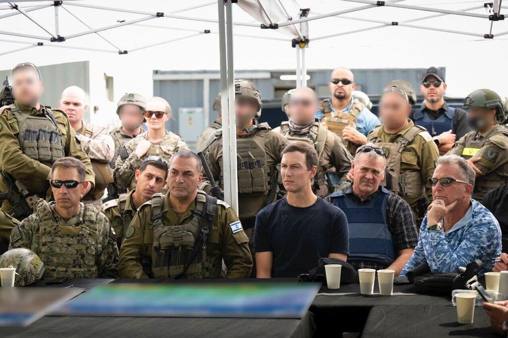 שליח ארה"ב למזרח סטיב וויטקוף עם חתנו של טראמפ, ג'ארד קושנר והרמטכ"ל אייל זמיר בסיור ברצועה