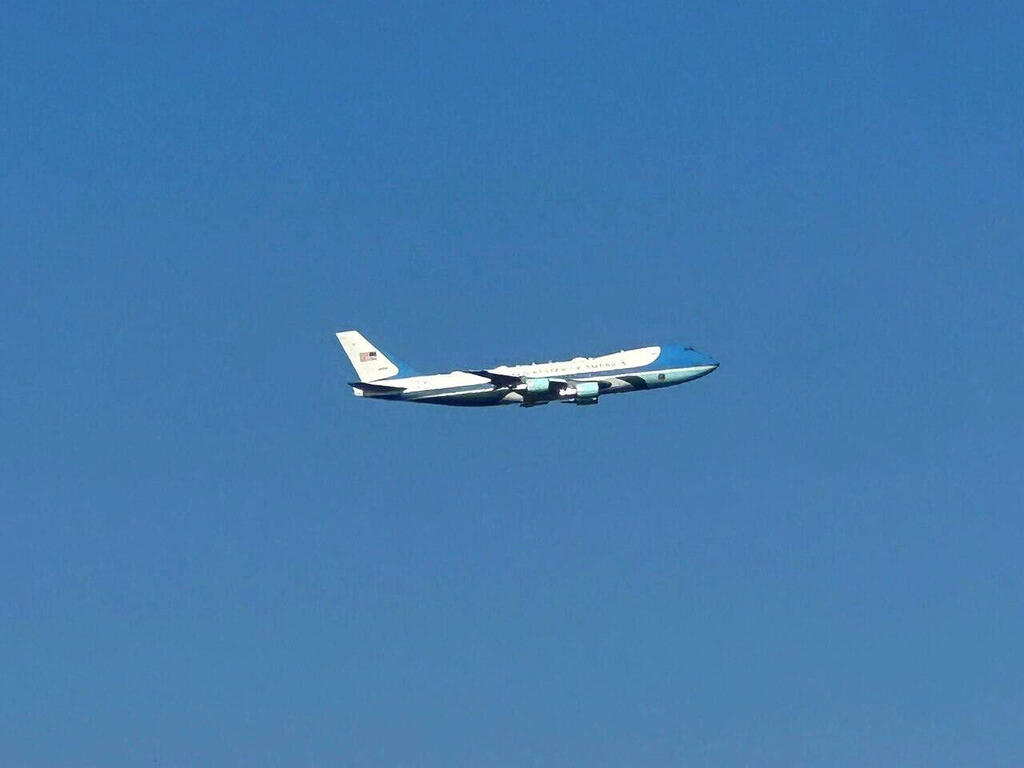 מטוס אייר פורס 1 לקראת נחיתה ב נתב"ג נשיא ארה"ב דונלד טראמפ