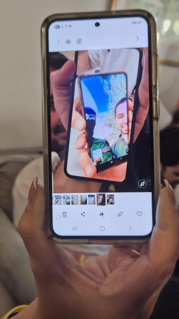 אלקנה בוחבוט בשיחת טלפון עם משפחתו לפני שחרורו