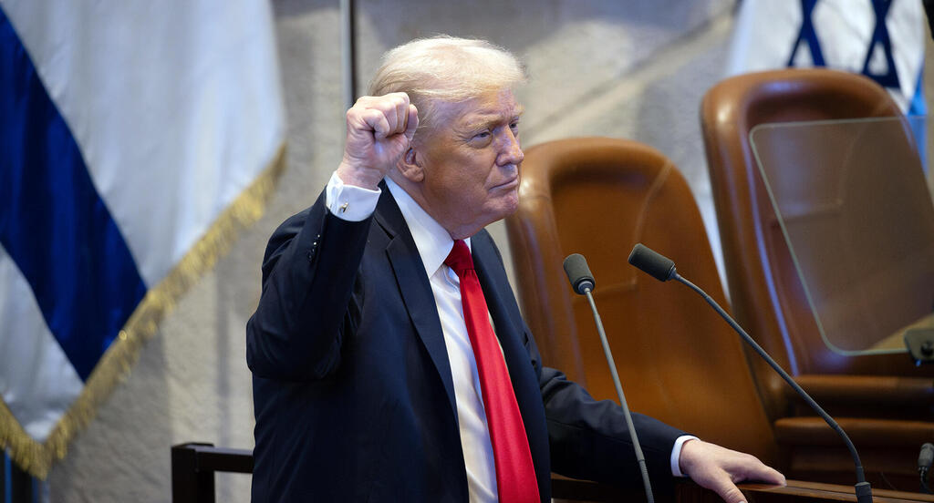 נשיא ארה"ב דונלד טראמפ נואם בכנסת (צילום: אלכס קולומויסקי)