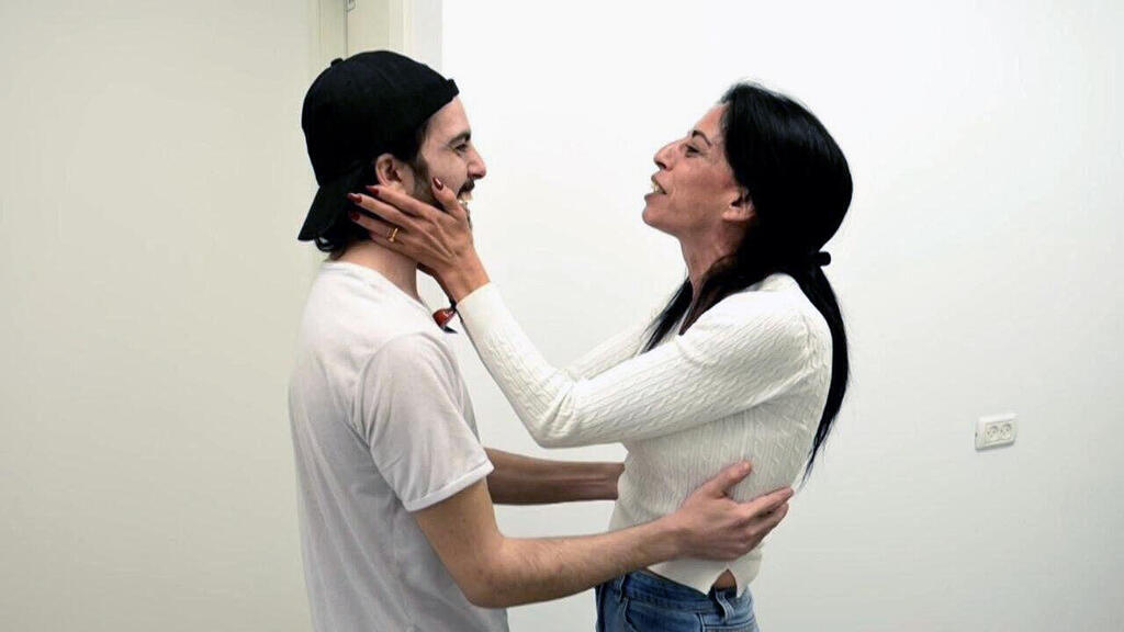 הפגישה הראשונה של עינב ומתן צנגאוקר (צילום: דובר צה"ל)