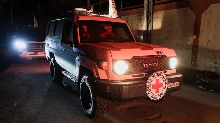 רכבי הצלב האדום בעזה, הערב