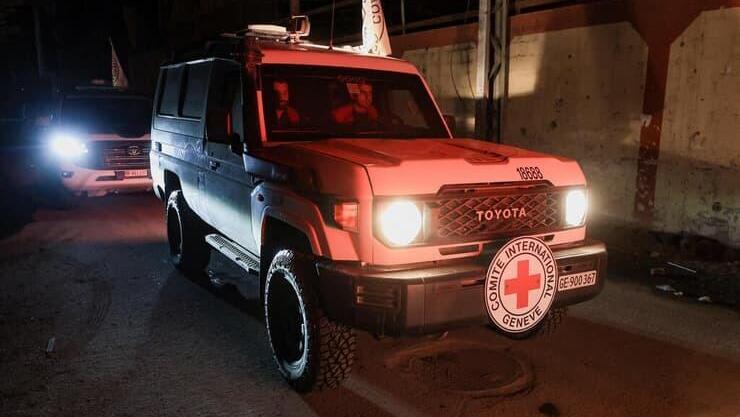 רכבי הצלב האדום בעזה, הערב