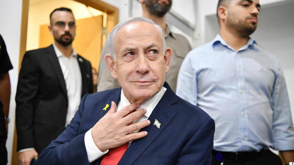 רה"מ נתניהו במשפטו, היום. הגרון כואב (צילום: ראובן קסטרו) בנימין נתניהו בית משפט מחוזי תל אביב עם חברי ממשלתו 15.10.25