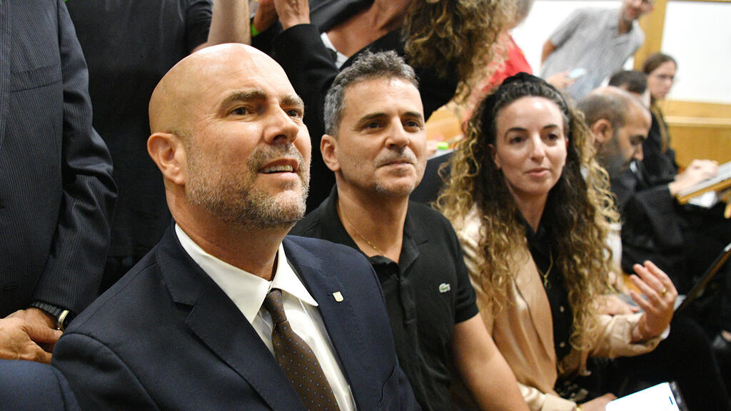 יו"ר הכנסת אוחנה והשרה סילמן. ניסה להמשיך את ההצגה משלשום (צילום: ראובן קסטרו) בנימין נתניהו בית משפט מחוזי תל אביב עם חברי ממשלתו 15.10.25