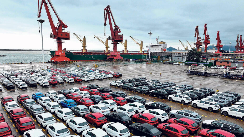 מכוניות מתוצרת סין לפני העמסתן על אונייה (ארכיון) (צילום: AFP) מכוניות מתוצרת סין לפני העמסתן על אונייה