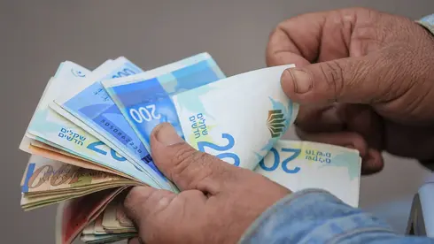 הדולר נחלש מתחת ל-3.09 שקלים; "כיוון השקל יושפע בעיקר משוק המניות בארה"ב"