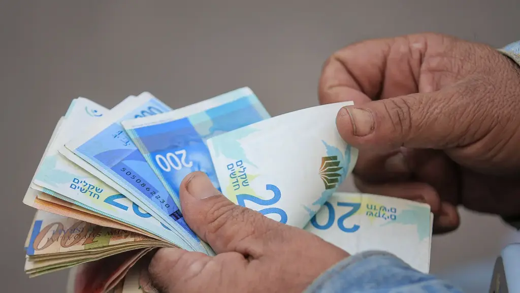 צילום: Ahmad Salem/Bloomberg שקלים שקל שטרות כסף