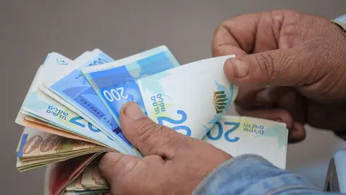 צילום: Ahmad Salem/Bloomberg הלמ"ס ובנק ישראל: 18% מהעסקים מדווחים על פגיעה משמעותית מהתחזקות השקל