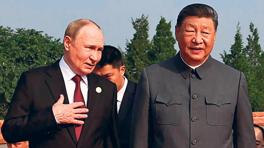 נשיא סין שי ג'ינפינג ונשיא רוסיה ולדימיר פוטין