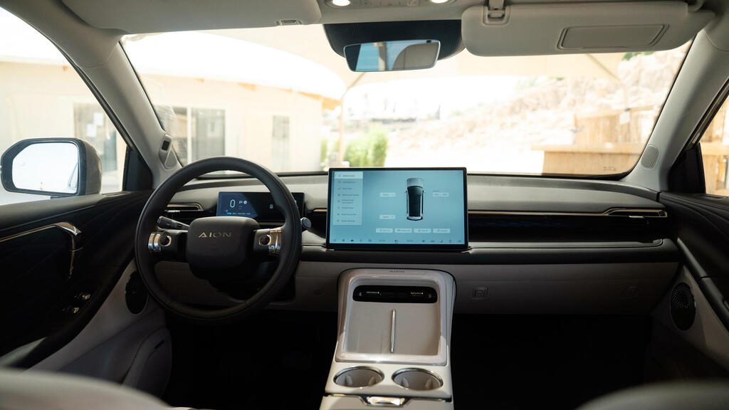 מבחן רכב GAC AION V פנים