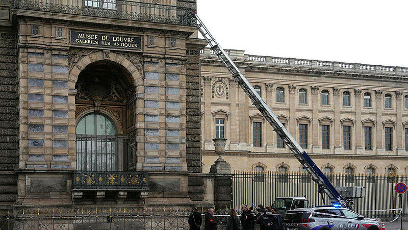 France turns to Israeli security firm after daring Louvre heist