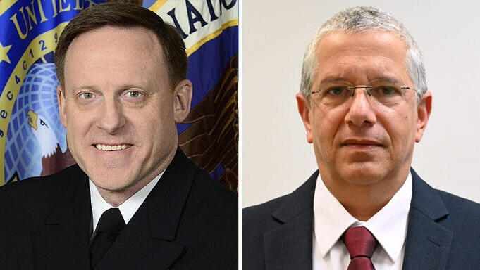 האלוף במיל אמיר אשל מנכ"ל משרד הביטחון ו מייק רוג'רס ראש ה NSA