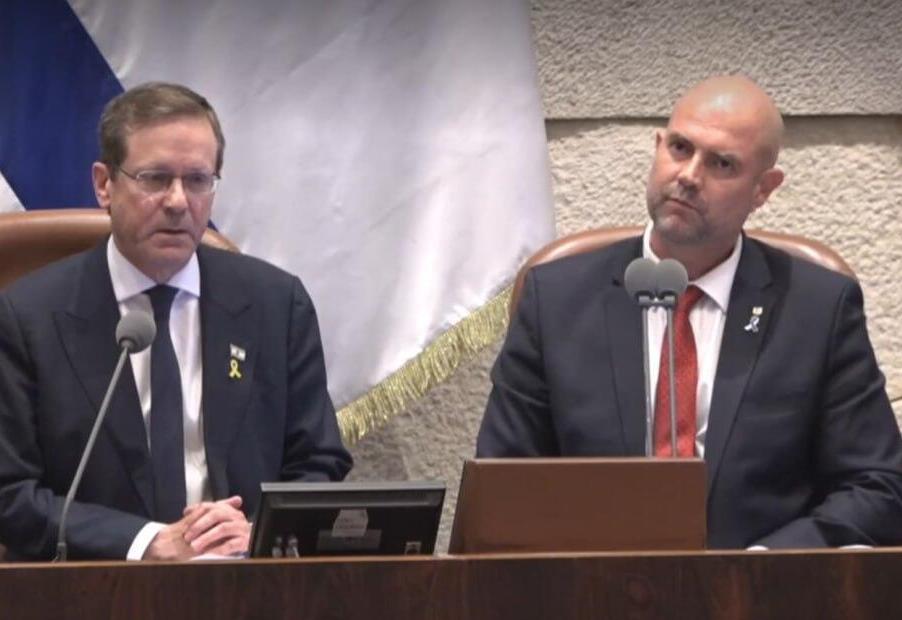 יו"ר הכנסת אמיר אוחנה ונשיא המדינה יצחק הרצוג בפתיחת מושב החורף (צילום: ערוץ כנסת) פתיחת מושב החורף כנסת בנימין נתניהו יצק הרצוג אמיר אוחנה מהומה