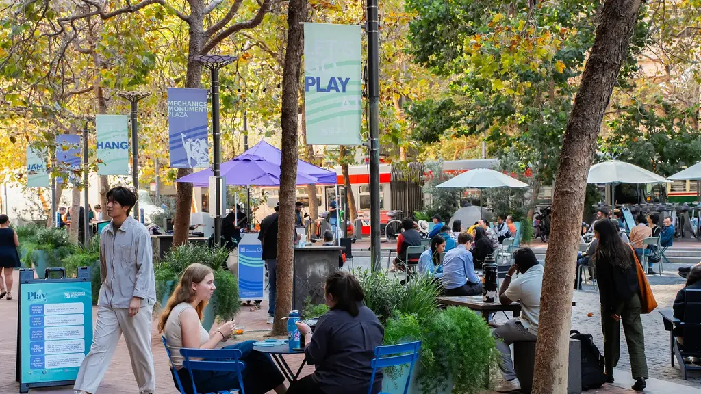סן פרנסיסקו קמה לתחיה Mechanics Monument Plaza