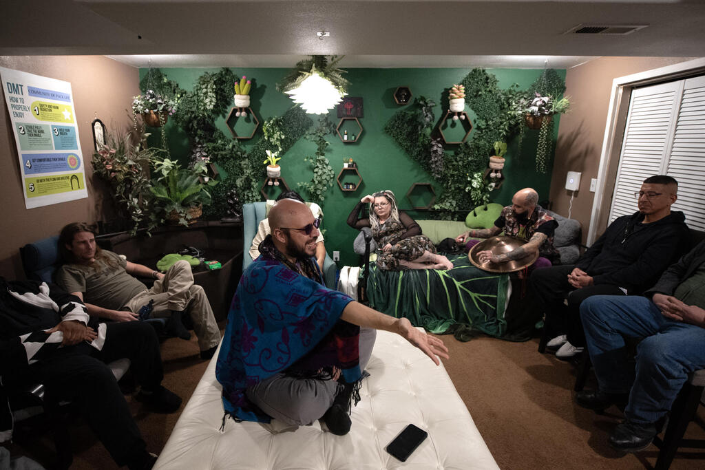 כנסייה פסידכלית בקולורדו ספרינגס. "מודלים חלופיים לנגישות חוקית לפסידכליים, כמו כנסיות, עדיפים על חברות פארמה"