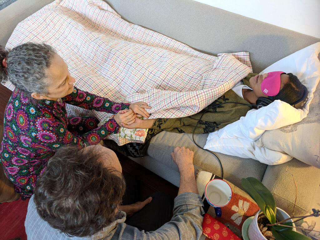 דבלין בהדמיה של טיפול ב־ MDMA . בשלב 3 של הניסוי, נרשם שיפור ניכר במצב של 86% מהסובלים מפוסט־טראומה, מתוכם 71% כבר לא הוגדרו סובלים מתסמונת דחק