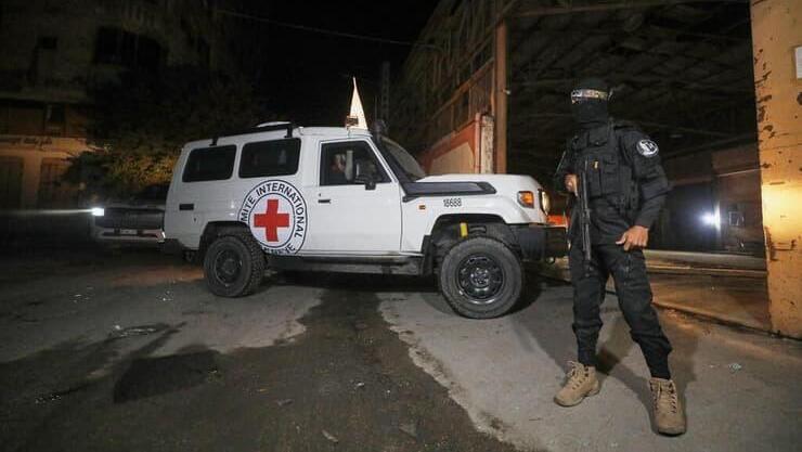 העברת חללים חטופים לידי הצלב האדום ברצועת עזה